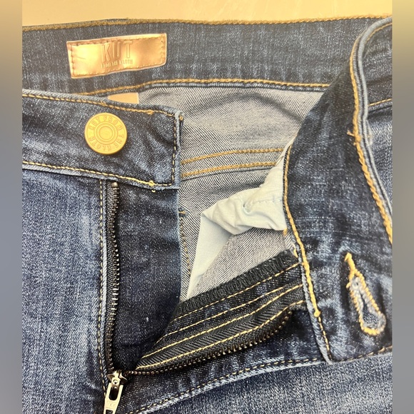 Kut from the Kloth Catherine Mid Rise Boyfriend jeans - size 0 - Picture 7 of 12